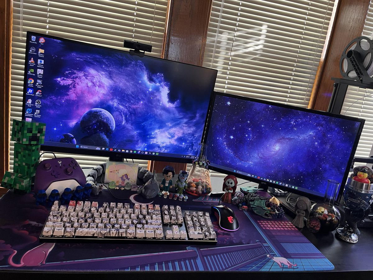 TheStardust193's tweet photo. @monstersmisfits @ShintoshiVT @ConyuVtuber @KoreEyeVT @MrSpo00ky It looks chaotic but I love it :3 https://t.co/x00R7rE69q