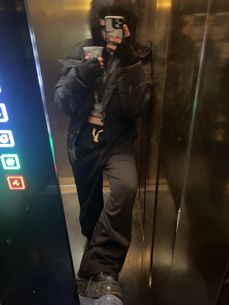 roshana ♱ tweet media