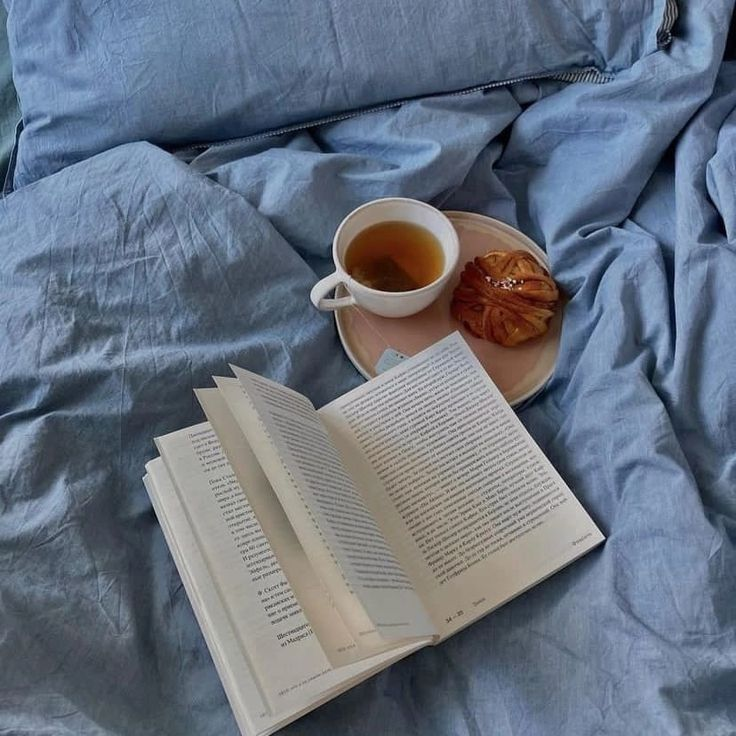 coffeewbook's tweet photo. ⊱ ☆ LIVROS LIDOS EM 2026 ☆ ⊰  

"𝘕𝘰𝘴 𝘮𝘦𝘶𝘴 𝘭𝘪𝘷𝘳𝘰𝘴, 𝘰 𝘤𝘰𝘳𝘢𝘤̧𝘢̃𝘰 𝘥𝘢 𝘩𝘦𝘳𝘰𝘪́𝘯𝘢 𝘴𝘦𝘮𝘱𝘳𝘦 𝘣𝘢𝘵𝘦 𝘧𝘰𝘳𝘵𝘦."   

— 𝖤𝗇𝖿𝖾𝗂𝗍𝗂𝖼̧𝖺𝖽𝖺𝗌 (𝖩𝖾𝗌𝗌𝗂𝖼𝖺 𝖲𝗉𝗈𝗍𝗌𝗐𝗈𝗈𝖽) https://t.co/KE2UCPLz78
