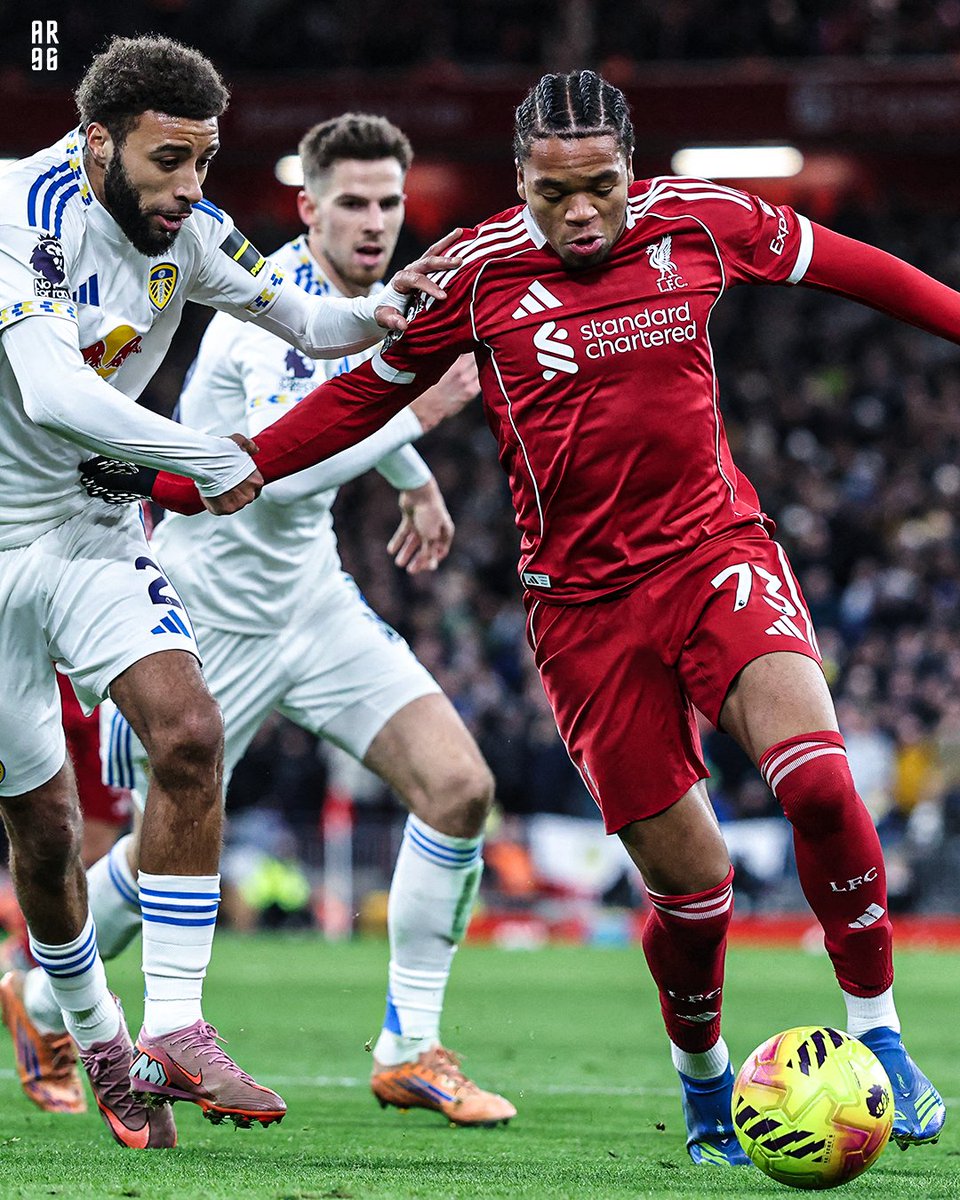 Terrible que Rio Ngumoha no juege más

Como también terrible que le pongas y tarden 5 minutos en darle el balón a él y/o u centro en condiciones a Van Dijk que estaba de 9