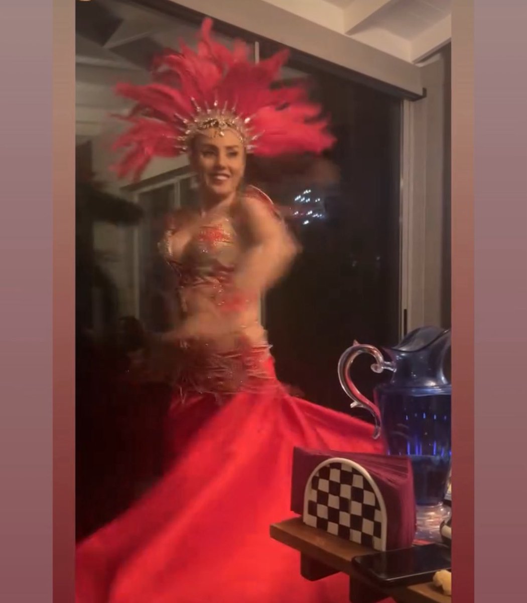 Kayıt zamanı param yok diye uzunnn uzunnn pazarlık yapan velim dün gece eve dansöz çağırmıştır😂