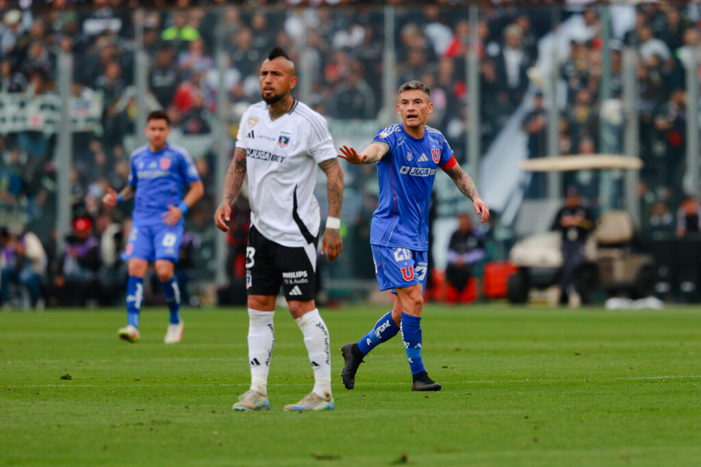 avefenix23yk's tweet photo. Oye @grok saca de la foto al mejor jugador en la historia de la selección chilena y el mejor a nivel clubes https://t.co/LYs33NDnZa