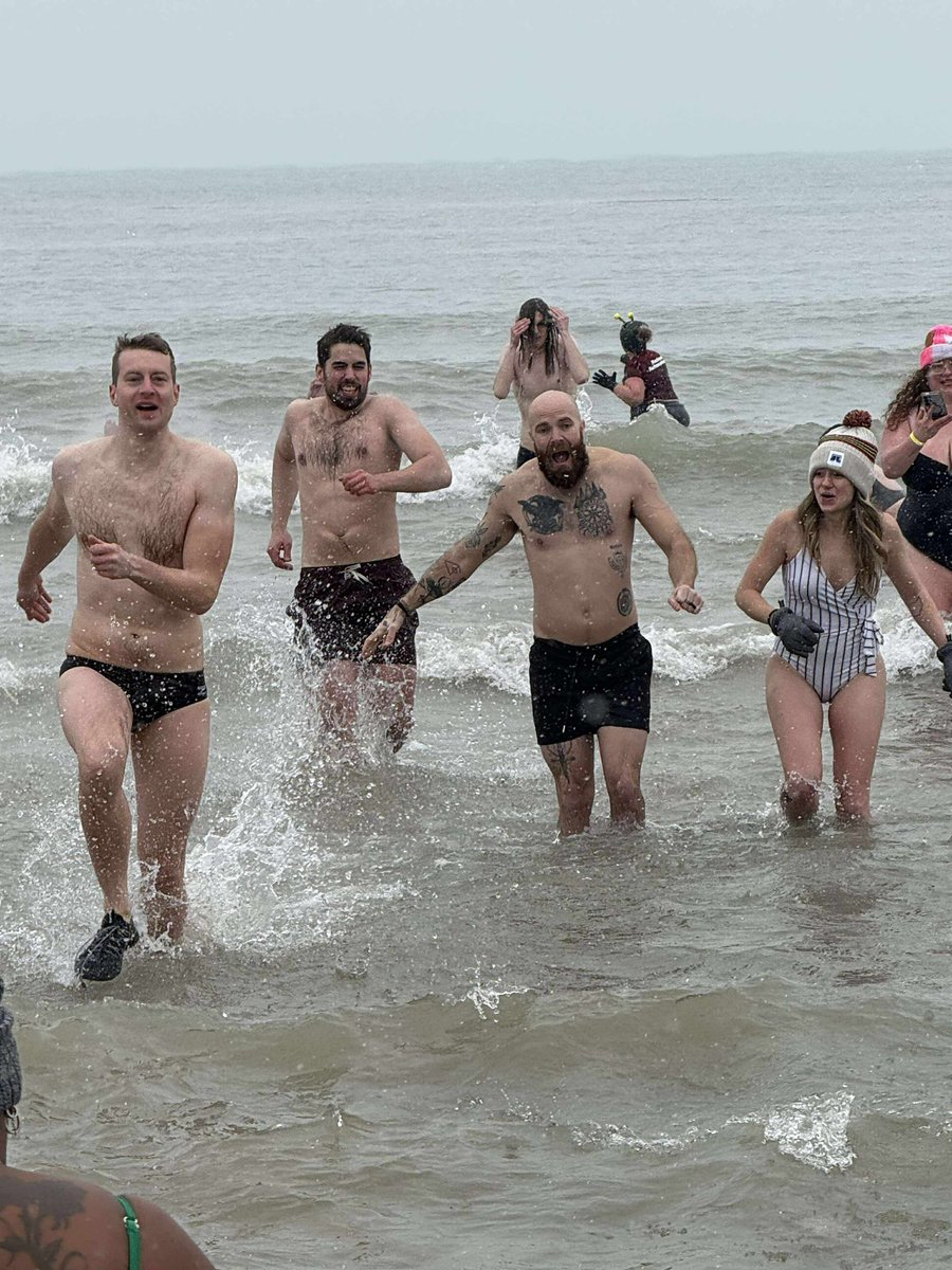 MKENewYorker's tweet image. Milwaukee’s tradition of jumping into Lake Michigan at Bradford Beach is special. Looking forward to next year’s.  (It was so god damn cold)