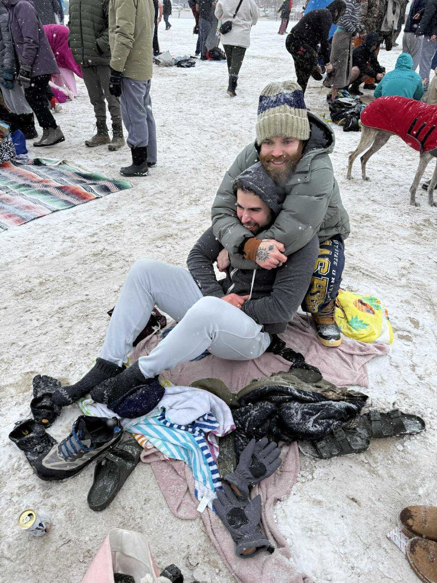 MKENewYorker's tweet image. Milwaukee’s tradition of jumping into Lake Michigan at Bradford Beach is special. Looking forward to next year’s.  (It was so god damn cold)