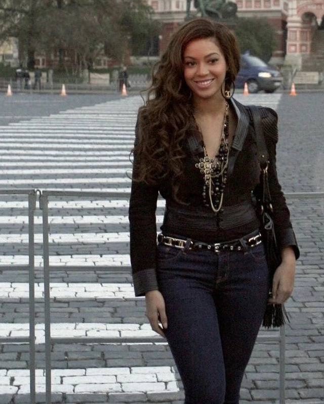 prayyouucatchme's tweet image. i can’t explain it but i want my 2026 to feel like beyoncé in moscow 2007