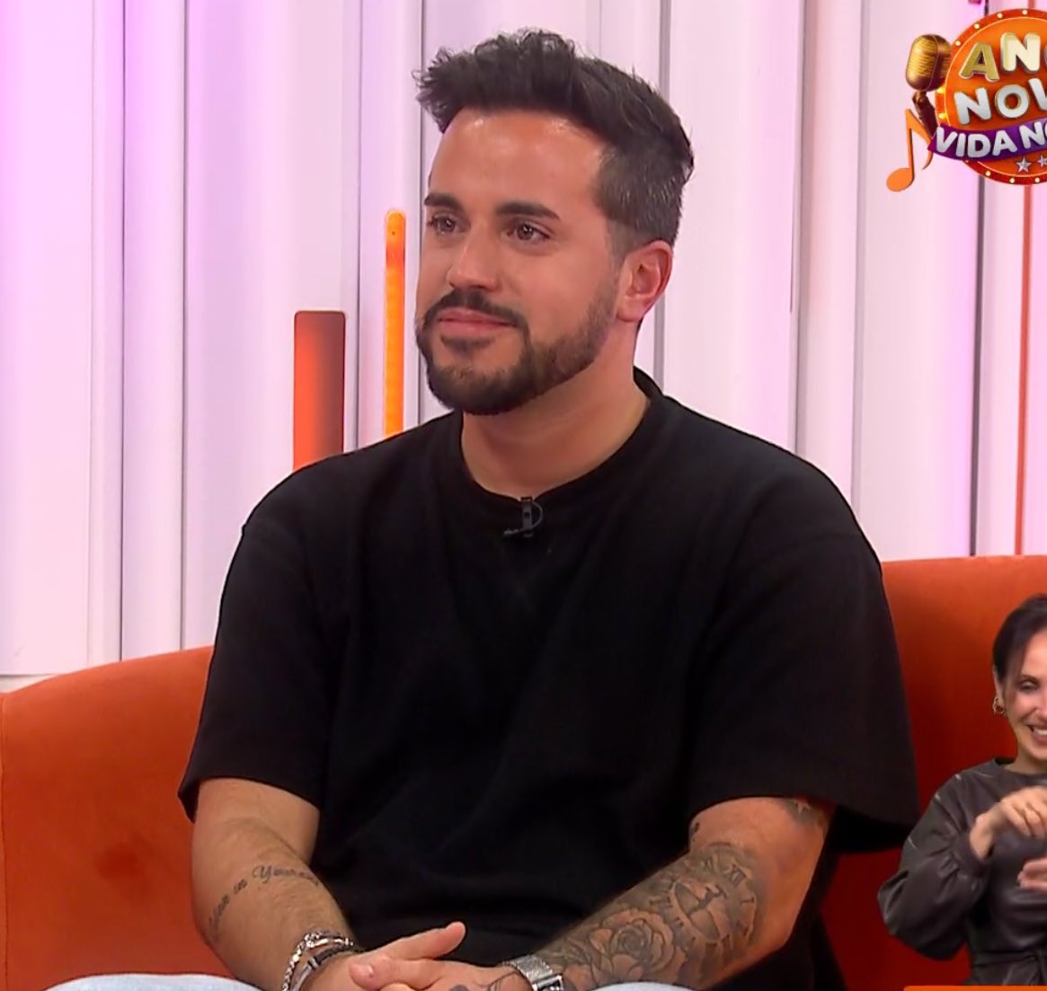 mynameisrita's tweet photo. Se havia alguma dúvida, esta entrevista veio dar a certeza que torci pela pessoa certa! 
O Pedro é verdade, é emoção e acima de tudo, é coração! Um dos corações mais bonitos que apareceu na nossa televisão! 🤍
 
Mereces e vais ser muito feliz, com a tua família linda! ❤️ #sstvi https://t.co/nLIpJyDvFK