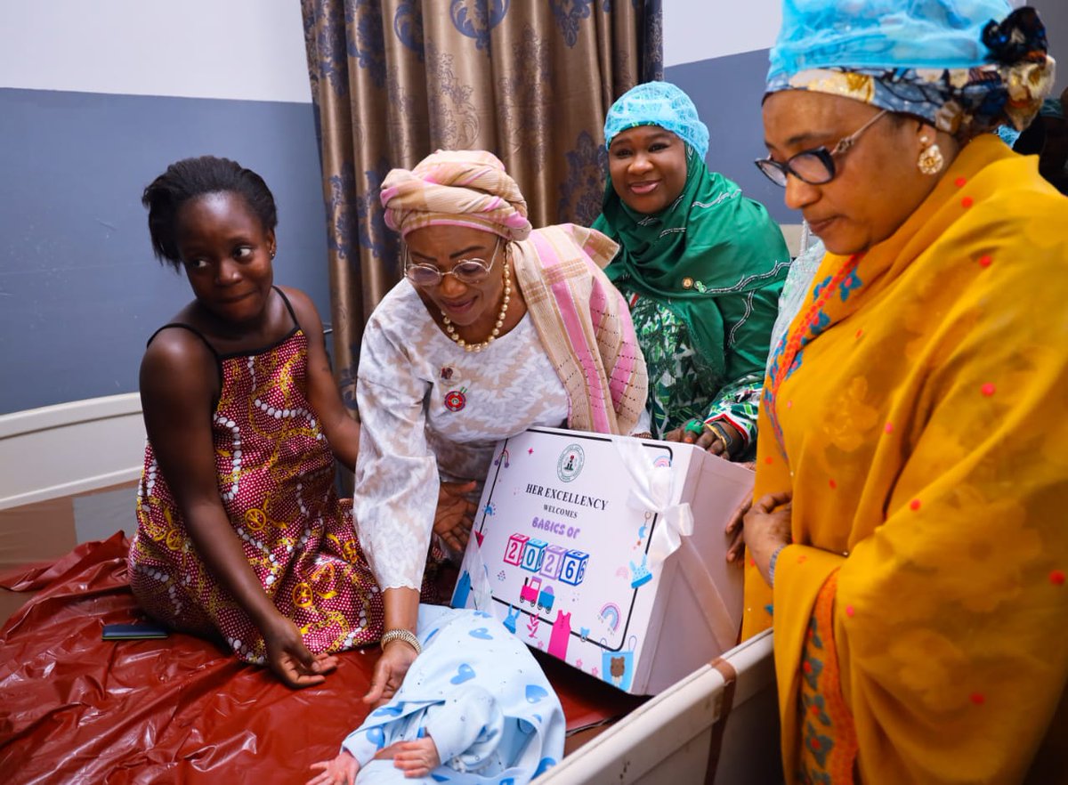 #fmcabuja
FIRST LADY OLUREMI TINUBU KICKS OFF 2026 WITH VISIT TO FMC ABUJA, WELCOMES BABY ZION, BABY OF THE YEAR