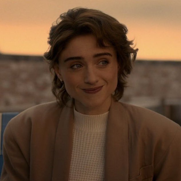 clemrysten's tweet image. euh nancy est incroyablement belle dans le dernier épisode??????? #strangerthings