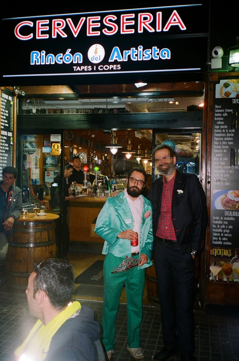 Se busca esta chaqueta verde

Gracias