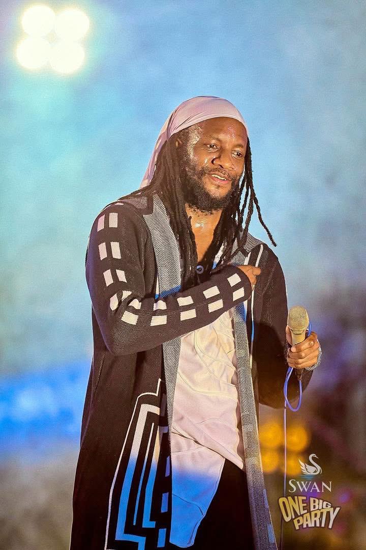 Necaz__Zim's tweet image. No Winky D fan shall pass without liking 🤞🏿