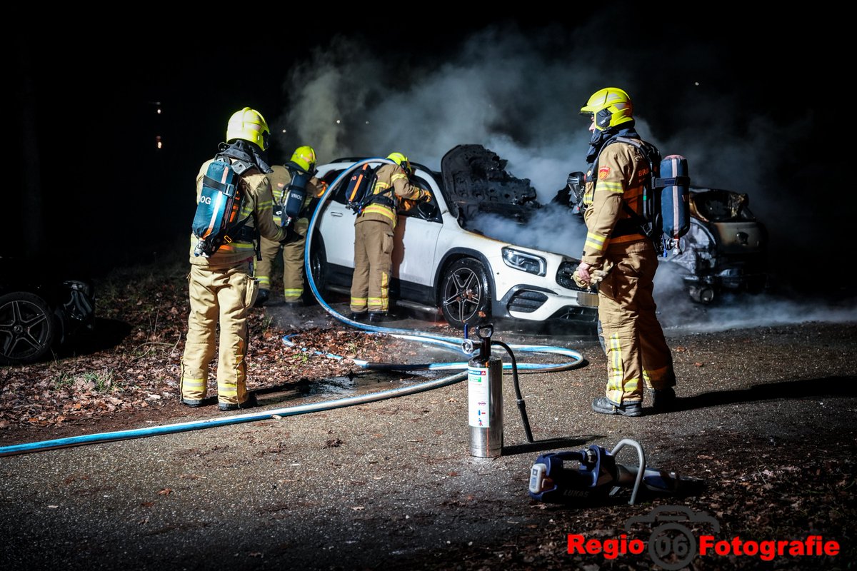 Twee auto's uitgebrand aan de Imkersdreef in Apeldoorn
