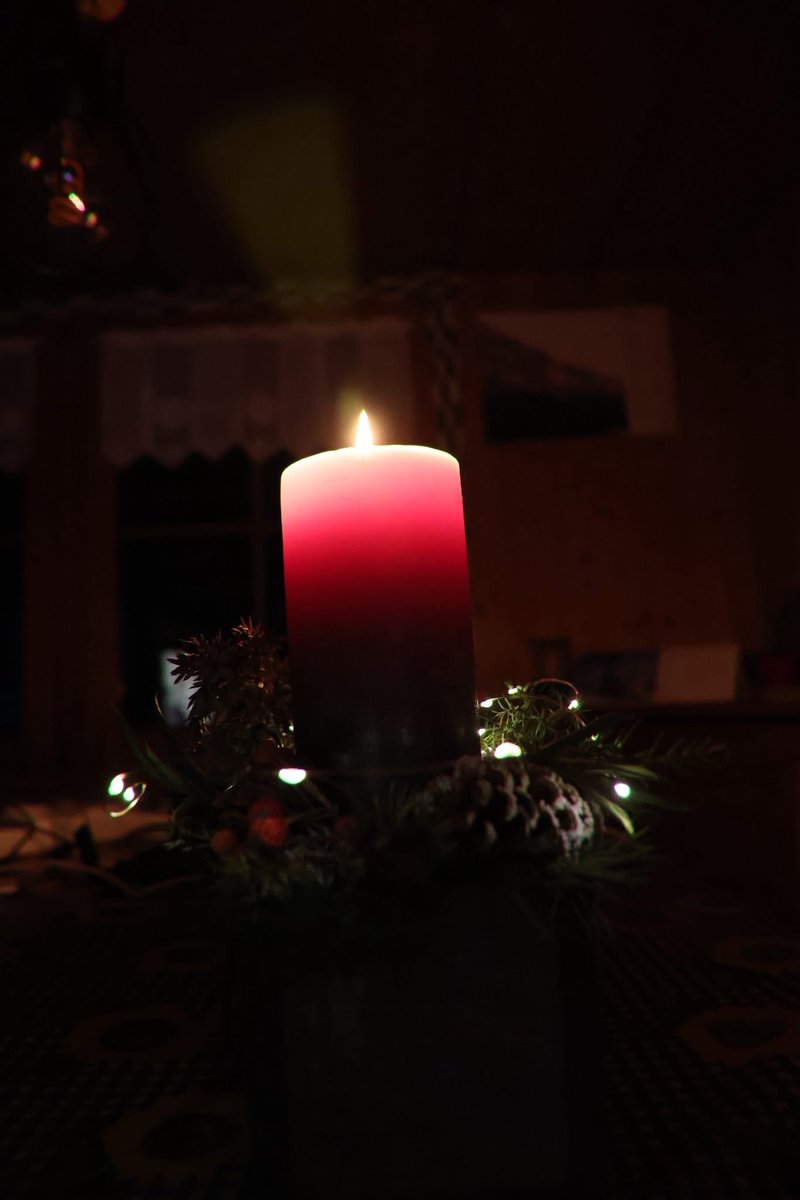 ChrigelLinder's tweet photo. Mein aufrichtiges Beileid den Hinterbliebenen der Tragödie in Crans-Montana und den Verletzten gute Besserung sowie Kraft das Erlebte zu verarbeiten. Danke an die Helfer, die seit über 12 Stunden grossen Einsatz leisten ! Auch ihnen viel Kraft bei der Verarbeitung. https://t.co/TjcVTPjRup