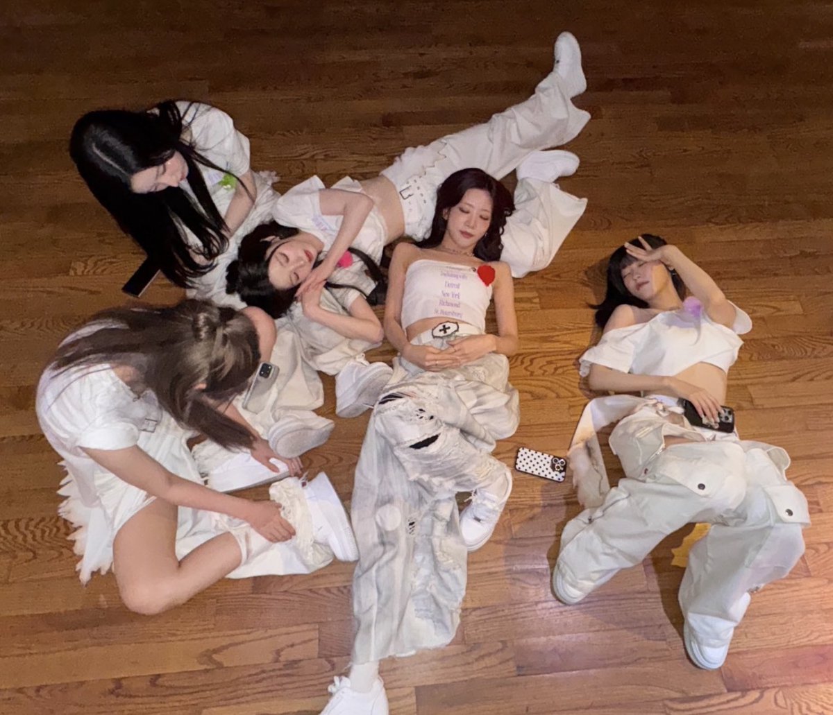 blazikev's tweet image. this photo heejin posted……………. i