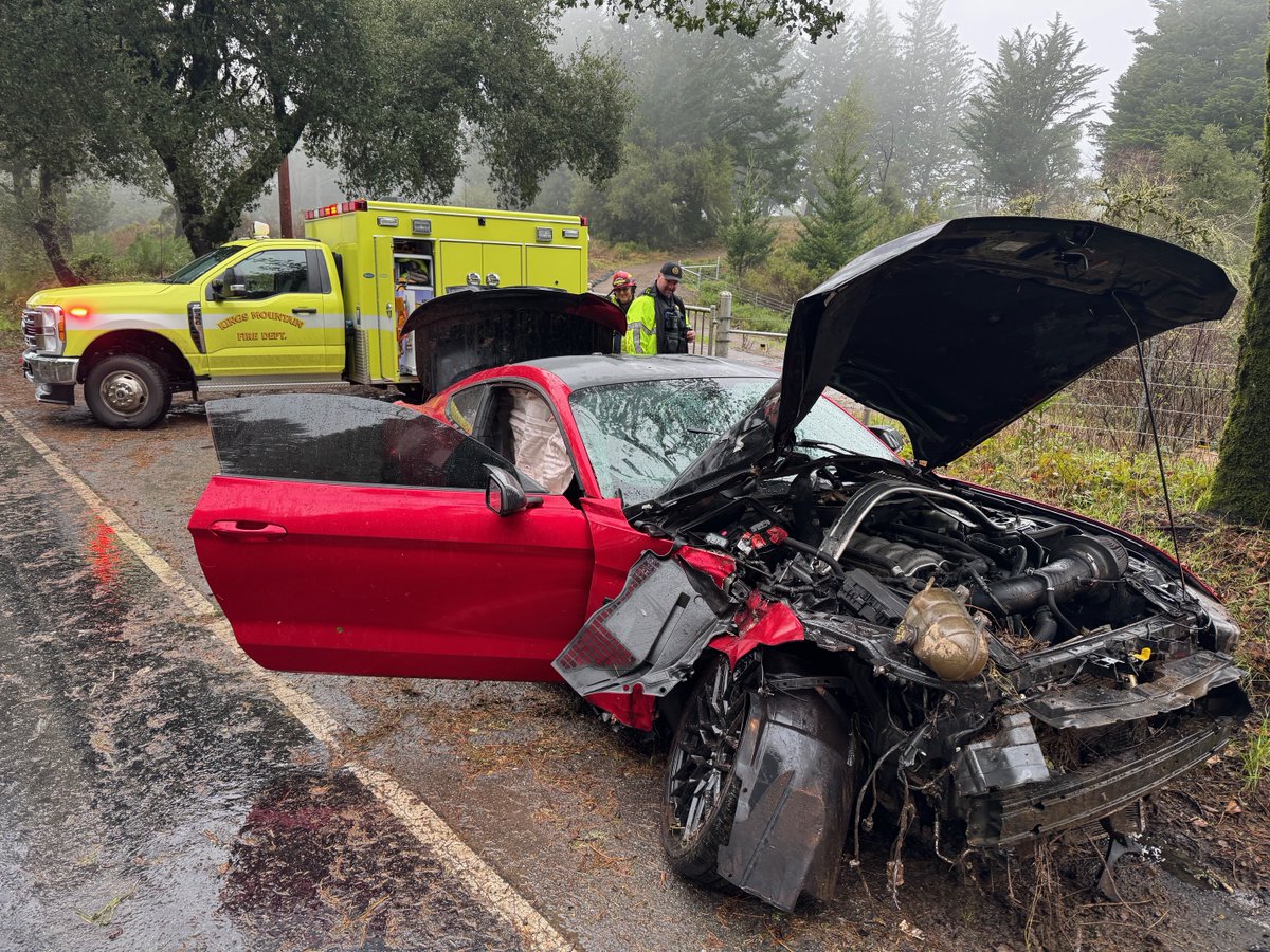 KingsMtnFire's tweet image. KMFD (R56) responded this morning with @CALFIRECZU @SMCSheriff @CHP_RedwoodCity to a single vehicle collision, with no patients on Skyline, south of HW 92. Road is very slick on curves with all the rain; please drive at a safe speed.