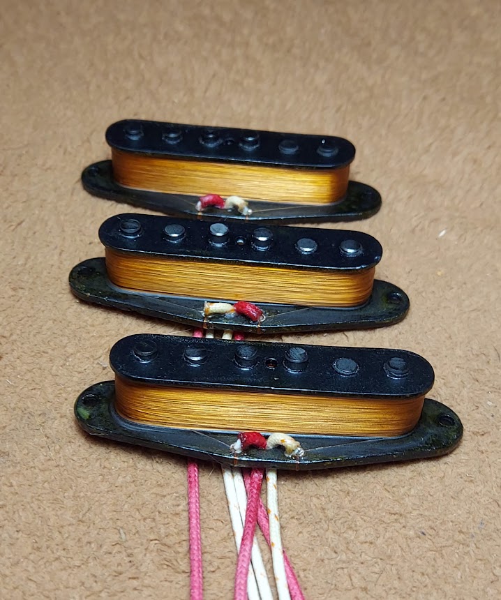 einunikohada666's tweet photo. '64 STRAT CAR リワインド&アッセンブリー終了。
前回同様の仕様にて。
「沢山弾いて気に入った1本を購入したたので、常にその時の音をキープしていたい。」というのが彼の考え方。
同感。
#佐橋佳幸
#山弦
#strat
#64strat
#stratocaster
#vintagestrat
#山下達郎
#矢野顕子
#ストラトキャスター https://t.co/gRWy1Kc4Hl