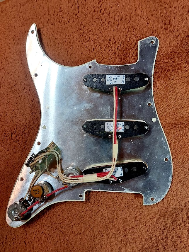 einunikohada666's tweet photo. '64 STRAT CAR リワインド&アッセンブリー終了。
前回同様の仕様にて。
「沢山弾いて気に入った1本を購入したたので、常にその時の音をキープしていたい。」というのが彼の考え方。
同感。
#佐橋佳幸
#山弦
#strat
#64strat
#stratocaster
#vintagestrat
#山下達郎
#矢野顕子
#ストラトキャスター https://t.co/gRWy1Kc4Hl