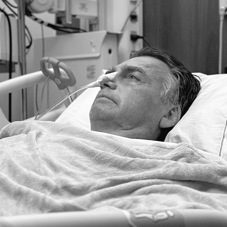 NP__Oficial's tweet image. 🚨 Atenção l “Ele pode e vai morrer”, diz Carlos Bolsonaro após crises de soluço do pai