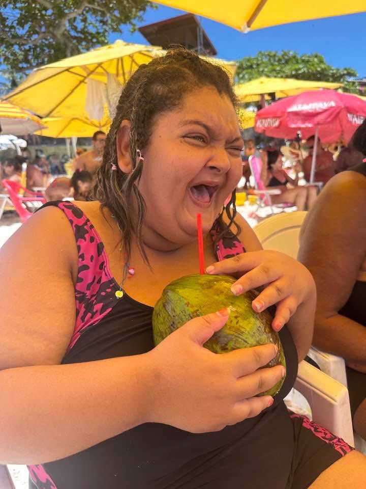 updatecultura's tweet photo. Rayanne Ferreira curtindo as férias de fim de ano. https://t.co/0Nmeb7icUG