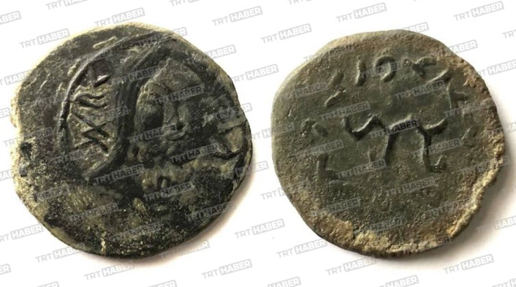 RusenPress's tweet image. Türk tarihinde yeni bir devrim olabilir mi?

Özbekistan'da bulunan 6. yüzyıla ait bronz sikkede "Türk-Kağan" yazısı var.

Uzmanlar, Türk  kelimesinin bilinen en eski kullanımı olduğunu belirtiyor. Orhun Yazıtları'ndan 150 yıl önce Türk kelimesi kullanılmış oluyor.…