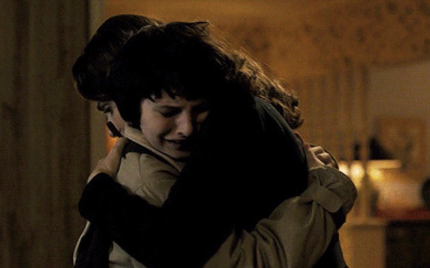 “Heroes” only starts playing after mike thinks he lost Will #conformitygate #BYLERMASSPSYCHOSIS h...