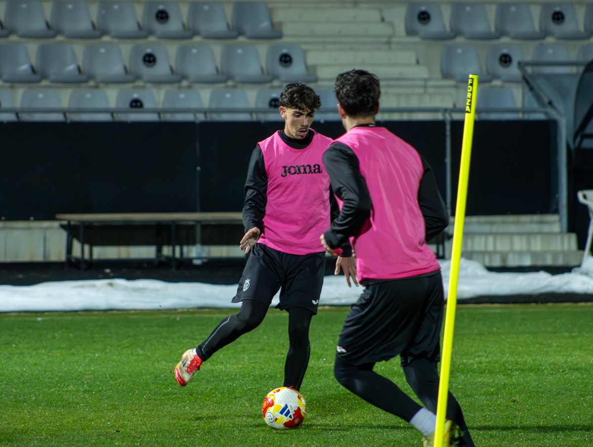 Primer entrenamiento del año ✅

#VolverACreer #TuGenteTuClub