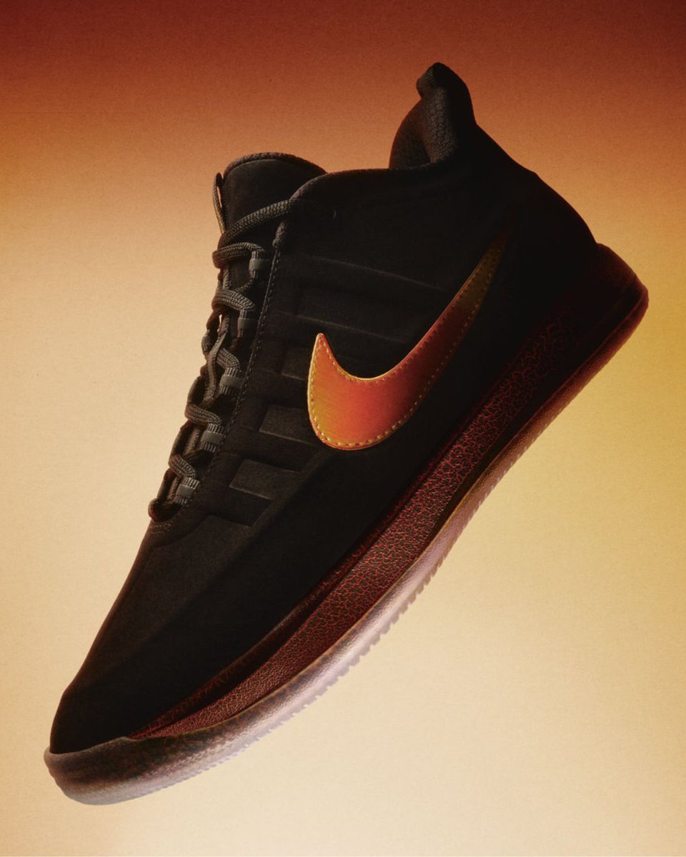 footlocker's tweet image. Move like a professional. 🏀 

The Nike Book 2, Devin Booker's second signature sneaker, is designed for hoopers who demand stripped-down versatility for accepting any assignment. 

Available now in-store and online at Foot Locker.