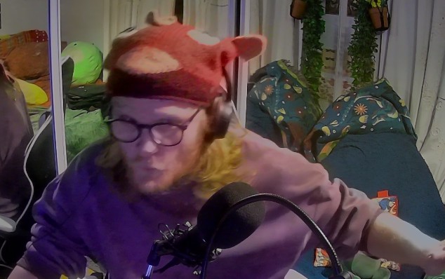SpinesmithAndCo's tweet photo. cursed image of me wearing a hat, on stream. Looking like ima thief in Skyrim that's just been caught stealing cheese #SkyrimAE #twitchstreamer #twitch https://t.co/hksztfD3Cf