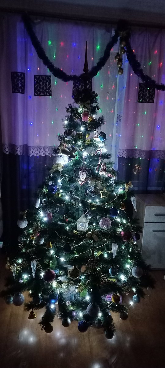 avermero's tweet photo. ✨🎄С Новым годом! 🎄✨
Всех-всем благ🙌
#снаступающим #сновымгодом #новый2026 #happynewyear #life #time #lifeislife #mood https://t.co/zIJoxZWav6