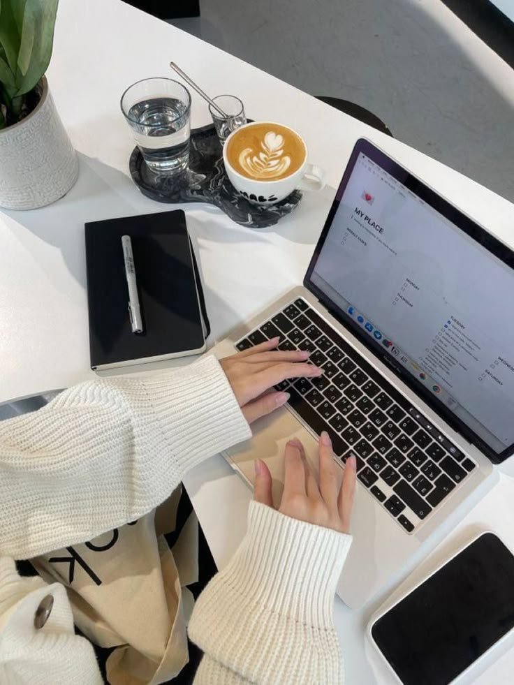 Rutalulp's tweet image. Hustle like a boss, live like a queen. 👑💰