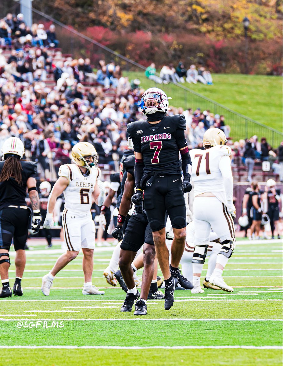 Davis2icy's tweet image. Davis Oliver-Goodwin
6’4 190
Transfer Free Safety/DB
2025: 47 tackles, 4tfl’s, 3pbu’s
Owe everything to the man above!