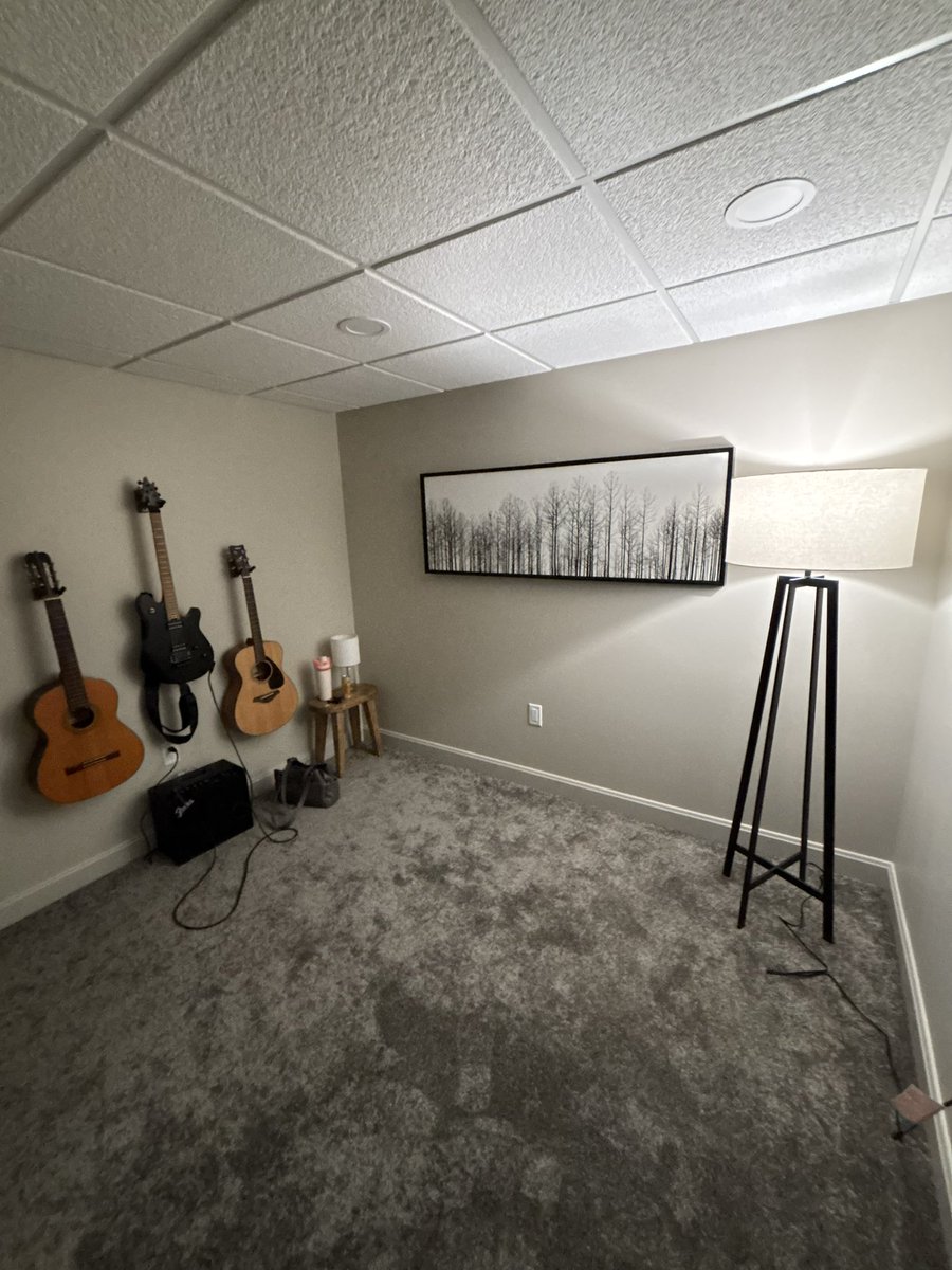 HighSkydog's tweet image. my music room if anyone gives a shit