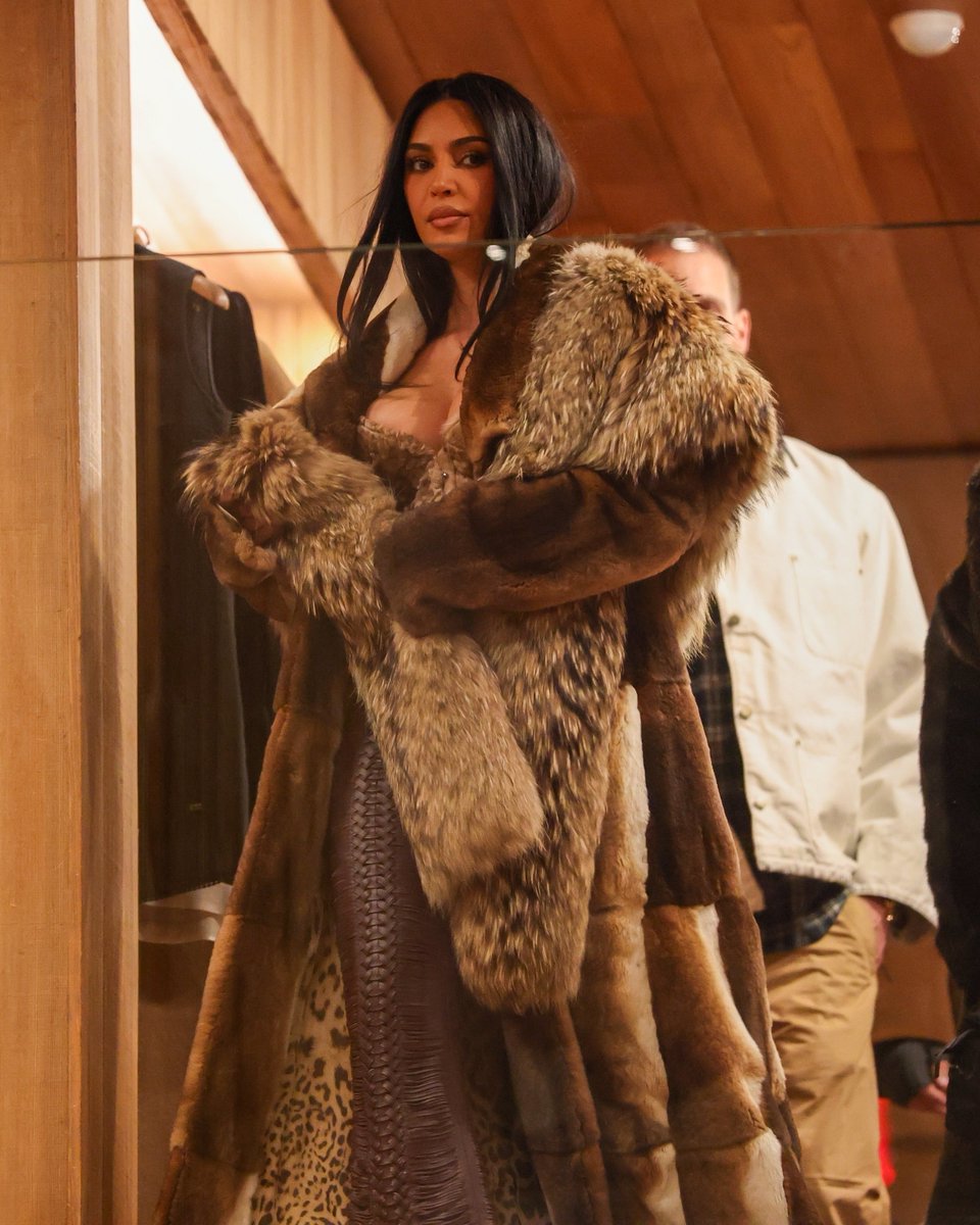 metgalacrave's tweet image. Kim Kardashian in Aspen.
