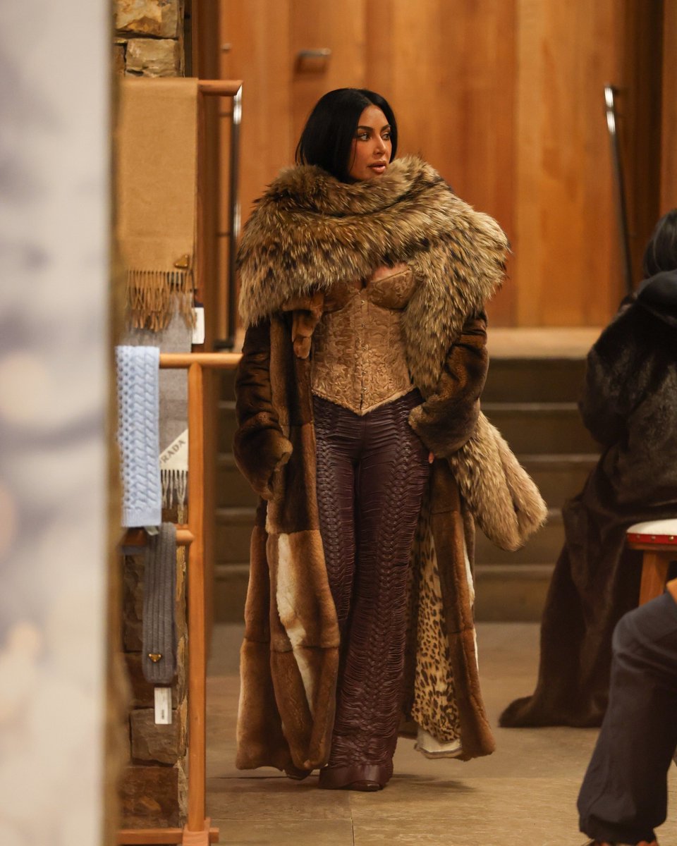 metgalacrave's tweet image. Kim Kardashian in Aspen.