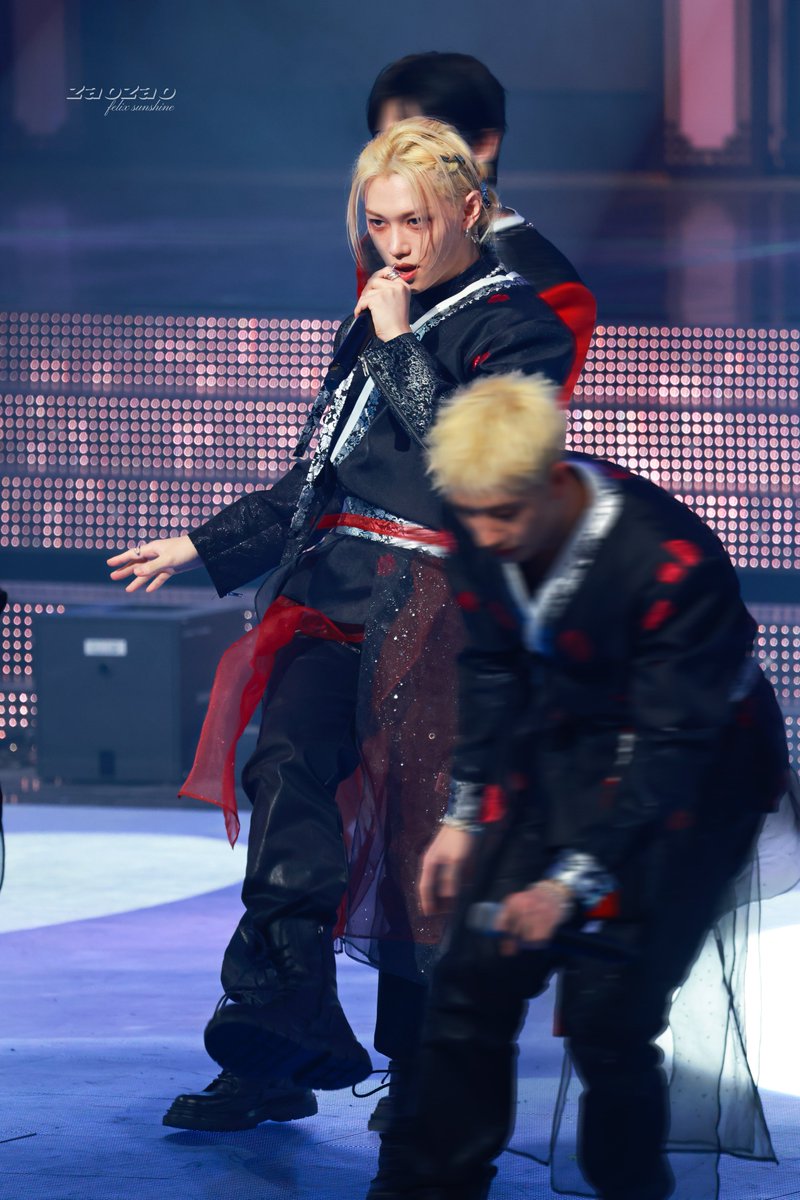 zaozaoa_'s tweet photo. 20251231 ｜MBC  가요대제전 HD

야심가(∴•̀•́∴)🐥🖤❤️

#straykids 
#스트레이키즈 
#Felix 
#필릭스 
#용복  
#フィリックス 
#MBC가요대제전 
#MBCGAYODAEJEJEON https://t.co/lXSDCTbTGS