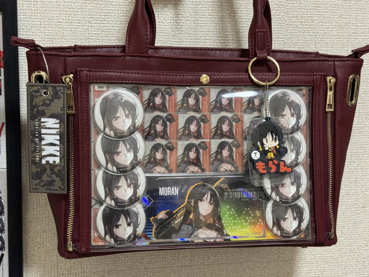 缶バッジオンリーの痛バを作る前に少しだけ付けてみたけど これは