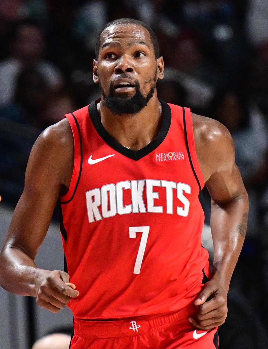 TheHoopCentral's tweet image. Kevin Durant over the last 8 games:

27.0 PPG
5.9 RPG
5.9 APG
58.0% FG
47.9% 3P
91.1% FT
36.4 MPG

Unreal efficiency. 🔥