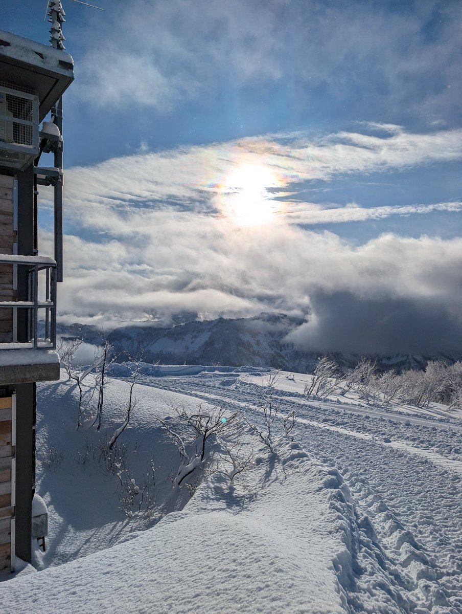 新年2日の目奥只見は、素晴らしい天気に恵まれています。
THE DAYと言って良いでしょう！
今日はこのまま穏やかな1日となりそうです。