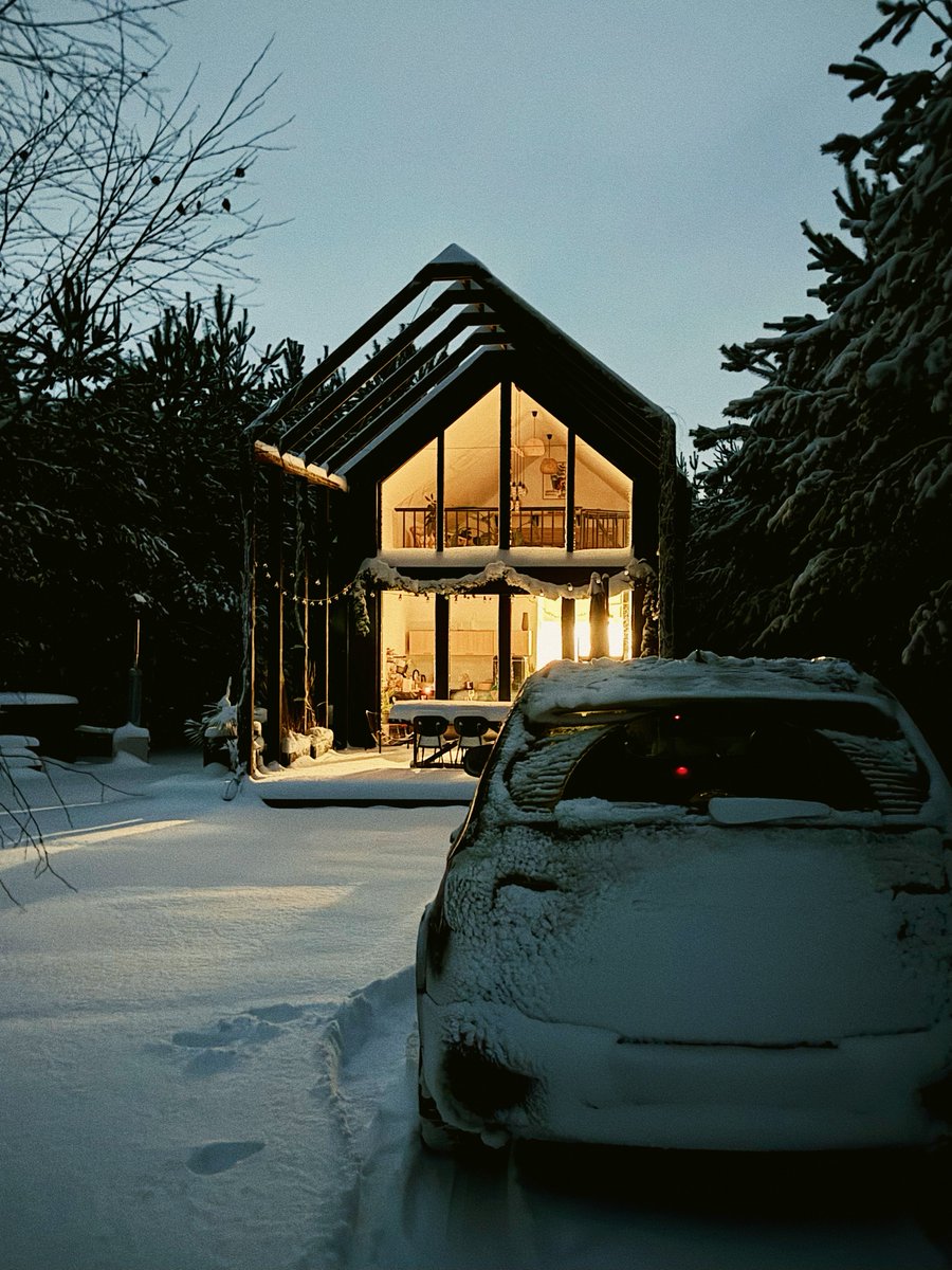 happy new years from a snowed in cabin in the middle of nowhere https://t.co/dD207SRqNG