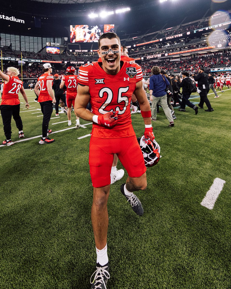 LasVegasBowl's tweet image. Still fired up from last night at @AllegiantStadm. 😎🙌 

#LVBowl | #GoUtes | #BowlSeason