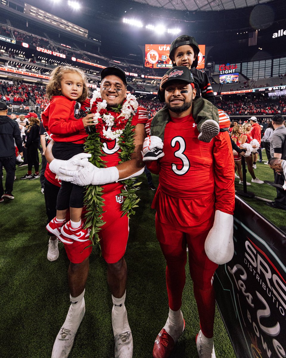 LasVegasBowl's tweet image. Still fired up from last night at @AllegiantStadm. 😎🙌 

#LVBowl | #GoUtes | #BowlSeason