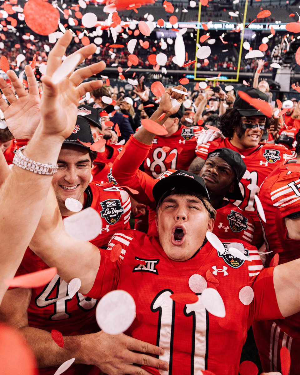 LasVegasBowl's tweet image. Still fired up from last night at @AllegiantStadm. 😎🙌 

#LVBowl | #GoUtes | #BowlSeason