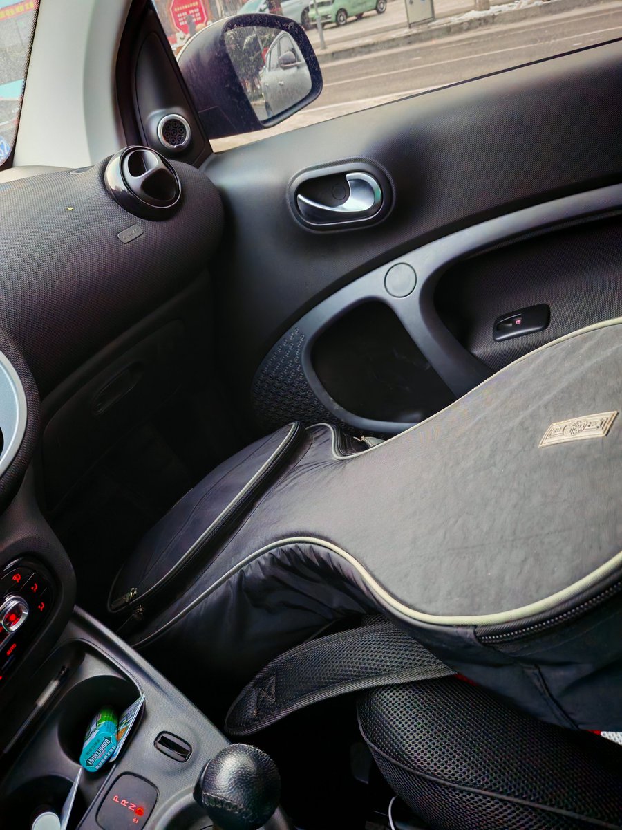 LIN_Zhaoy's tweet image. 是谁带着阮值班了，是我。
值班早餐是方便面+茶叶蛋+仨包子。