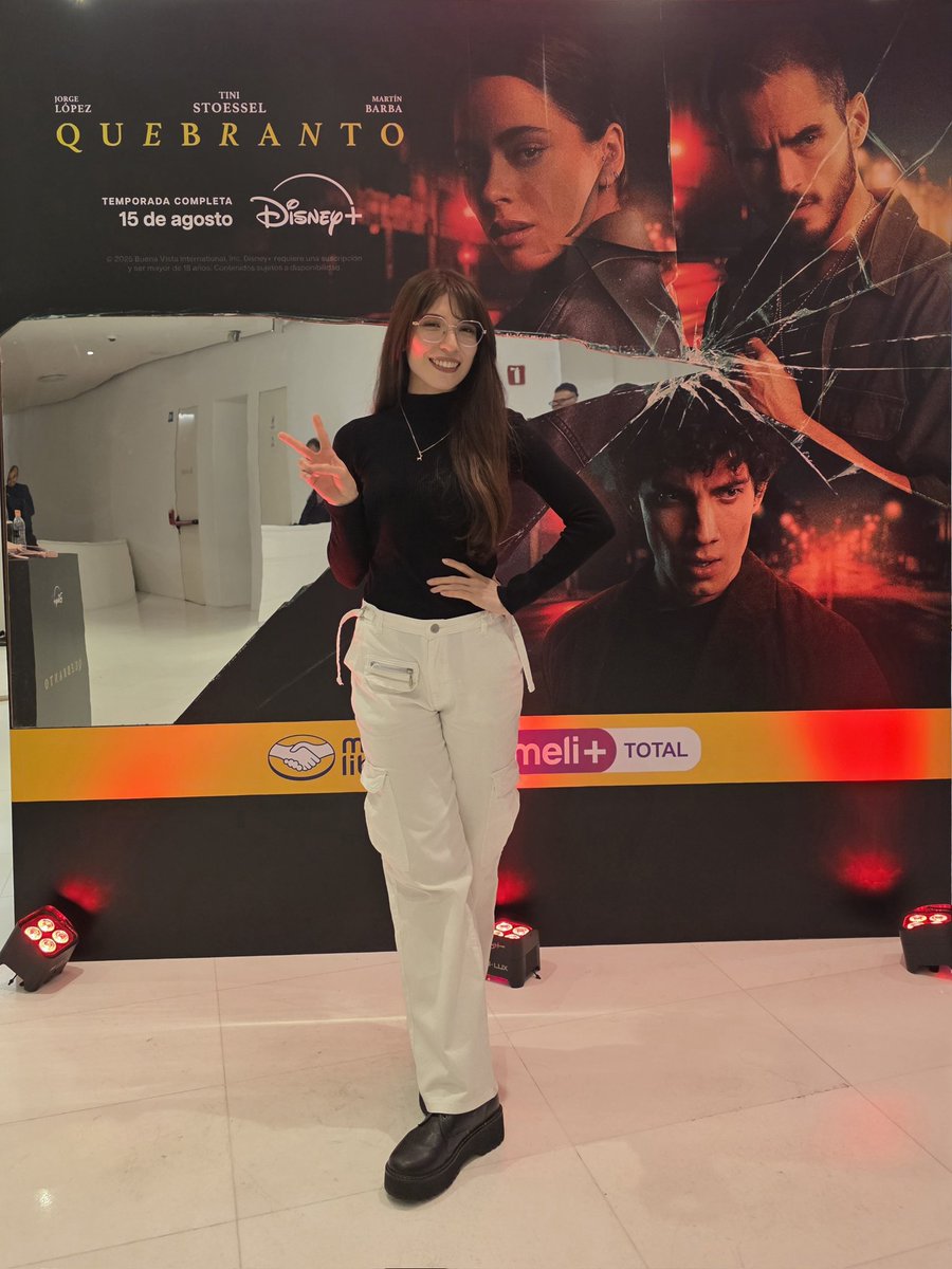 sxanat's tweet photo. Ir al estreno de Quebranto gracias a @stoesselmexico es uno de mis recuerdos más preciados porque estuvo TINI 😭🩷, y es la más divertida y linda y todo. 🥹🫶🏻
#MaratónTinista ✨️🛸 https://t.co/Qlgquy0fpg