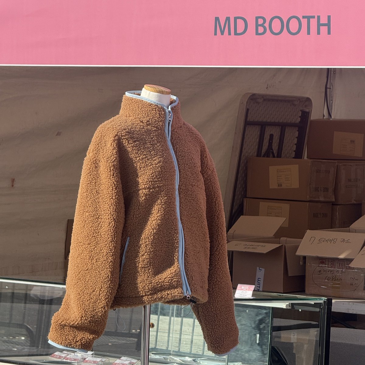 플리스 집업
따뜻하겠는데?
구매 전에 참고하시길🤎