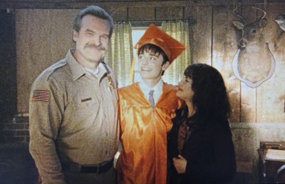 MaxiCardozo_'s tweet image. #StrangerThings | Concluir una historia de más de 10 años no es fácil, pero lo hace más que a la altura. Épico, emocionante, con golpes justos al corazón y un cierre sólido para cada personaje. Tiene pequeños fallos, sí, pero el impacto emocional es TREMENDO.

El fin de una era.