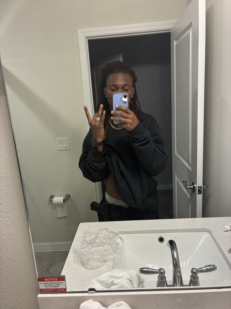 kutthroatahjit's tweet photo. Smh do I even get followers #orlando #dreadhead #florida #goldmouth #yn #brownskin https://t.co/FRk4NLYWxW
