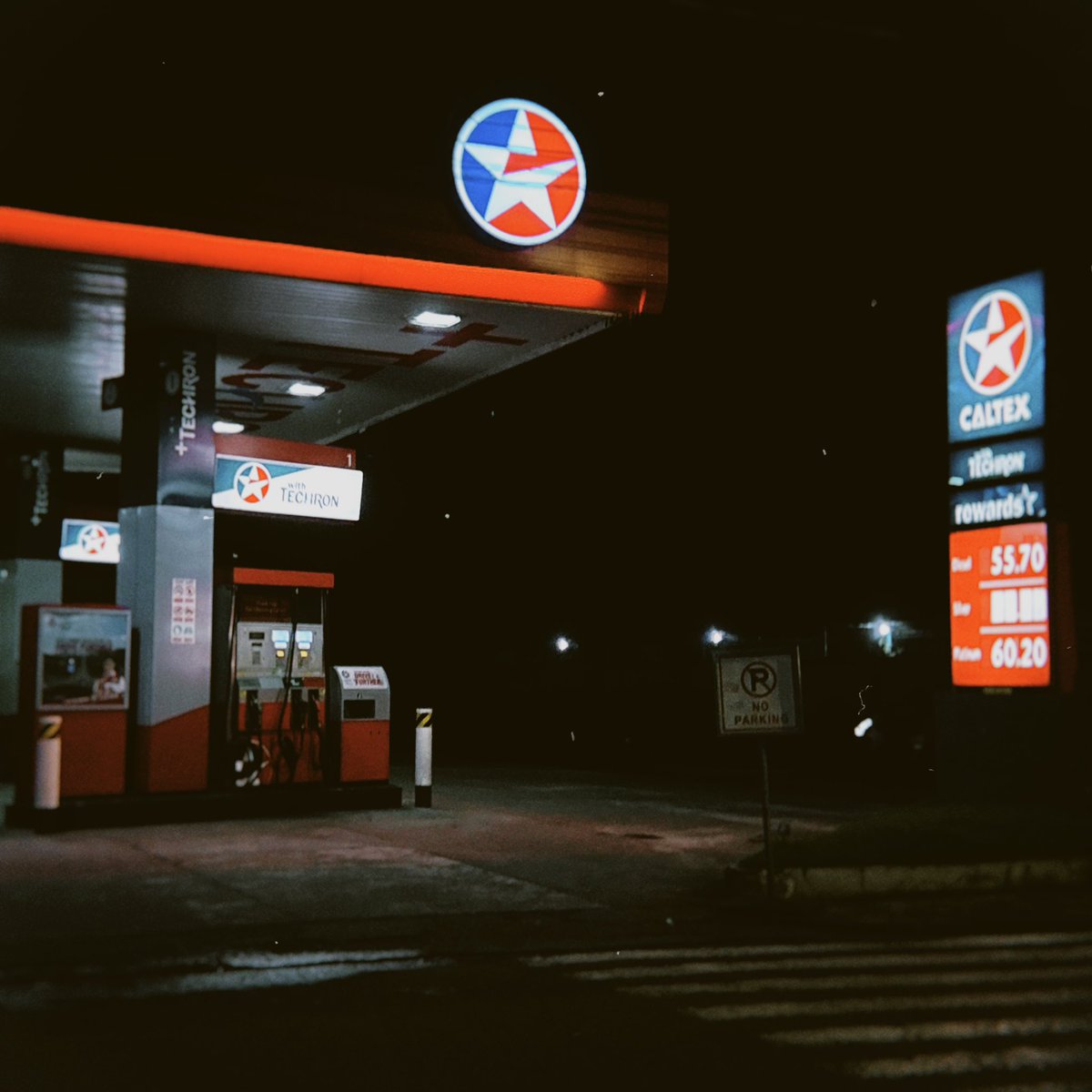 helloitsbubba's tweet image. touched grass lately. some night shots.