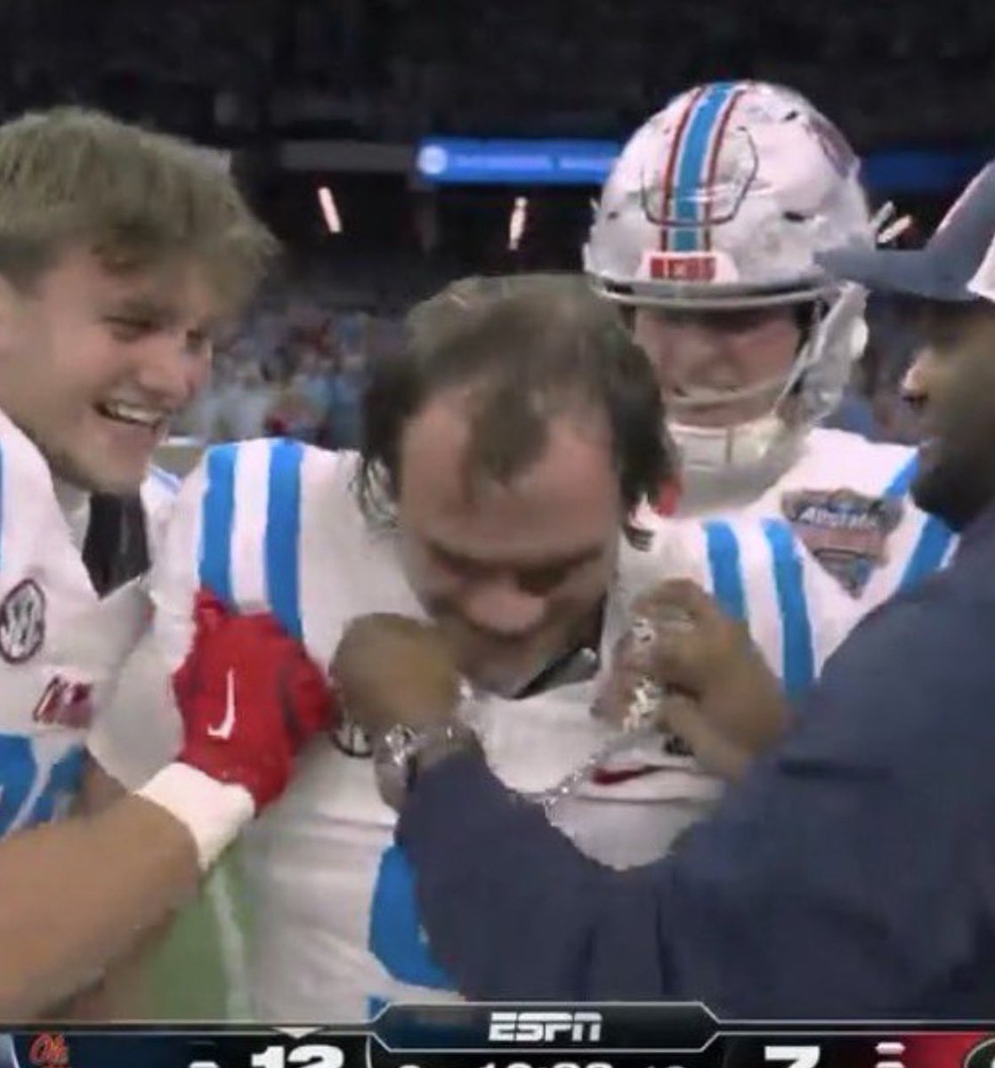 DegenRiles's tweet image. Luke Hasz looks like Trevor from GTA