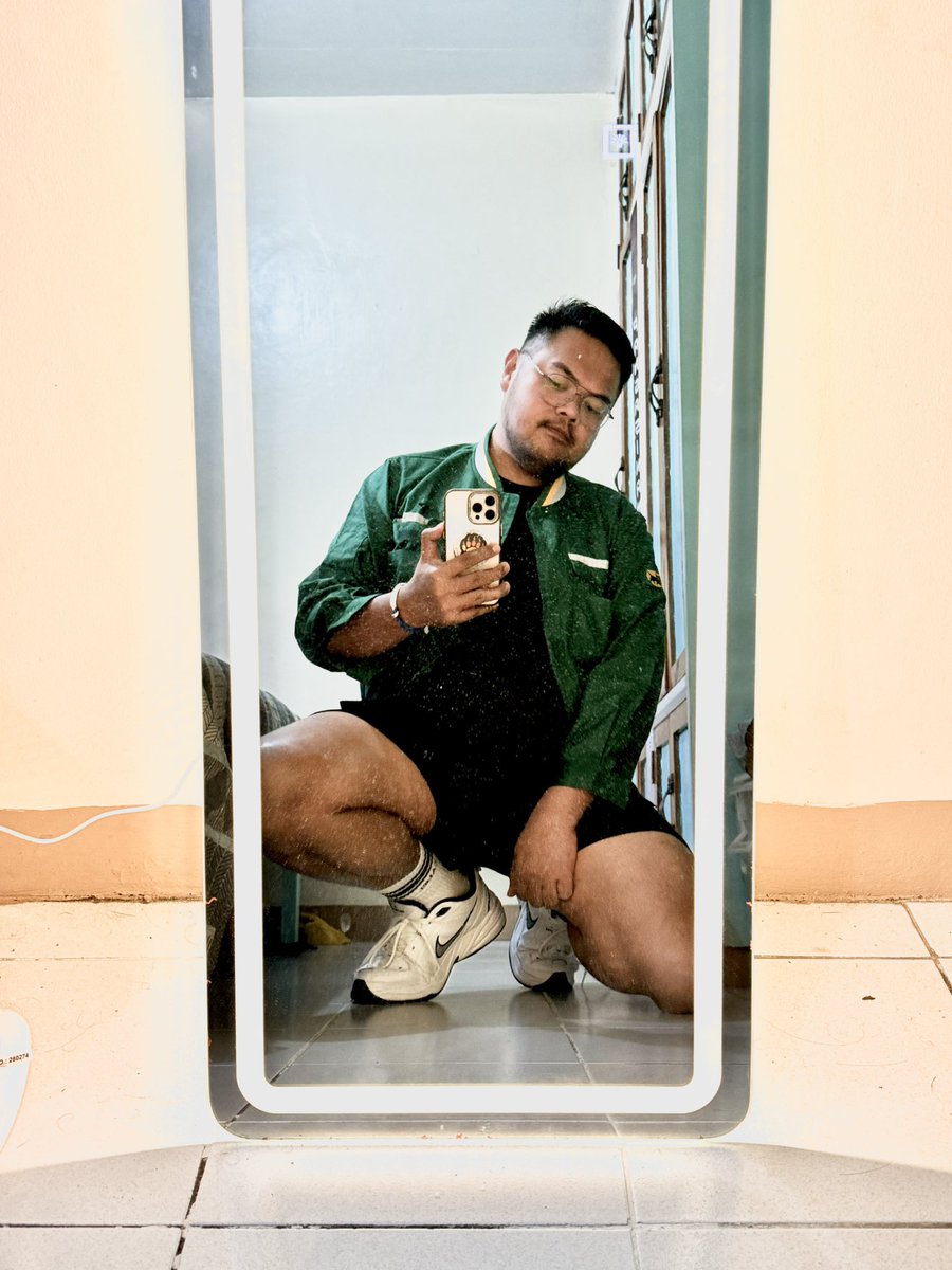 SanchezDarren's tweet image. Vibing with this jacket