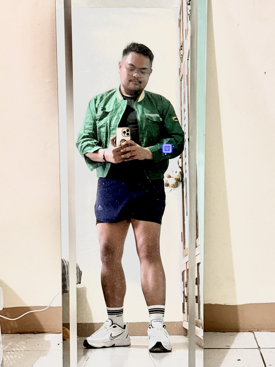 SanchezDarren's tweet image. Vibing with this jacket